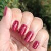 Donker rood gelakte nagels met sparkle in de kleur 'Hot 'N Spicy' van Gelzz