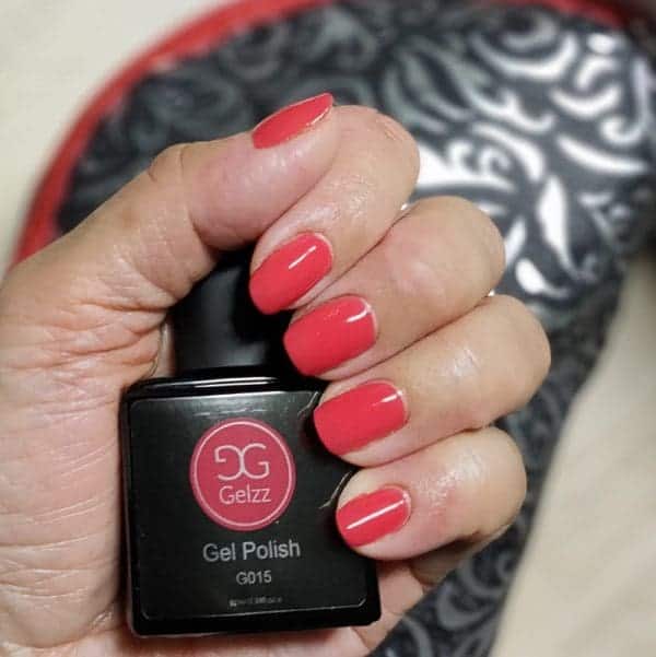 Nagels gelakt met Gelzz Tropcal Sunset prachtig rode tint