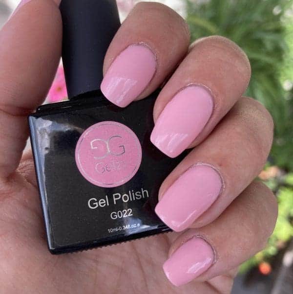 Nagels gelakt met Gelzz Pink Rose babyroze gellak