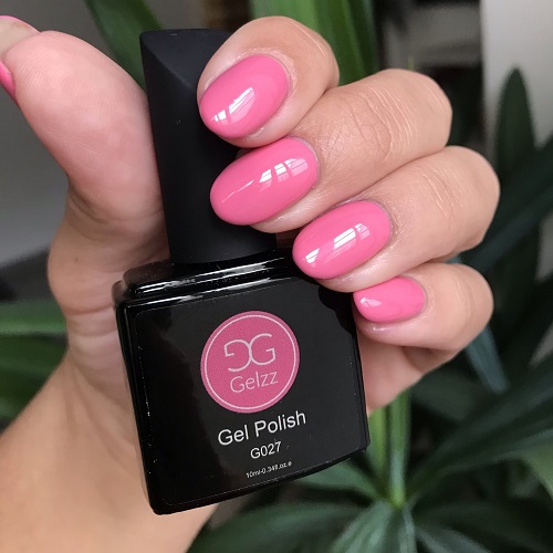 donker roze met gellak gelakte nagels in de kleur 'sweet pink' van Gelzz